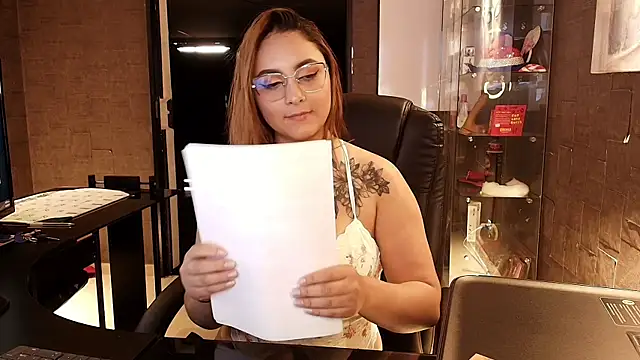 Snapshot of Emiily_W chatting on October 21, 11:11 am Emiily W online show from October 21, 11:11 am