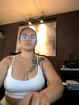 Snapshot of Emiily_W chatting on October 26, 6:03 pm Emiily W online show from October 26, 6:03 pm