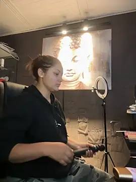 Snapshot of Emiily_W chatting on October 27, 9:35 am Emiily W online show from October 27, 9:35 am