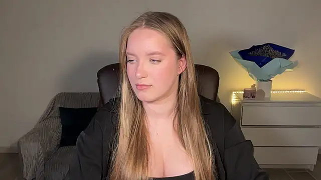EvaMaddison online show from May 13, 8:27 pm