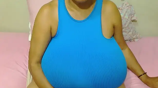 Snapshot of DairyQueen2 chatting on March 15, 4:43 pm DairyQueen2 online show from March 15, 4:43 pm