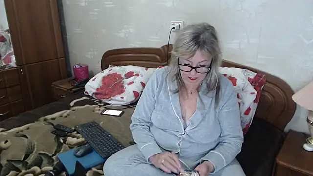 Snapshot of Kallliina chatting on October 2, 6:31 am Kallliina online show from October 2, 6:31 am