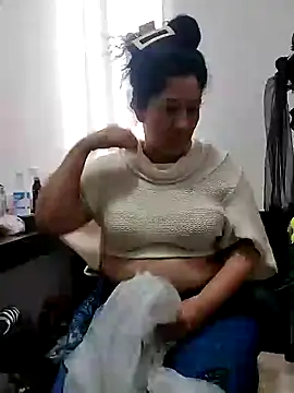 Snapshot of Diosasky chatting on February 6, 12:59 pm Diosasky online show from February 6, 12:59 pm