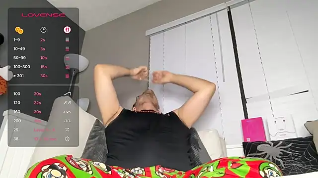 Snapshot of lucasgalacticman chatting on October 9, 6:11 am lucasgalacticman online show from October 9, 6:11 am