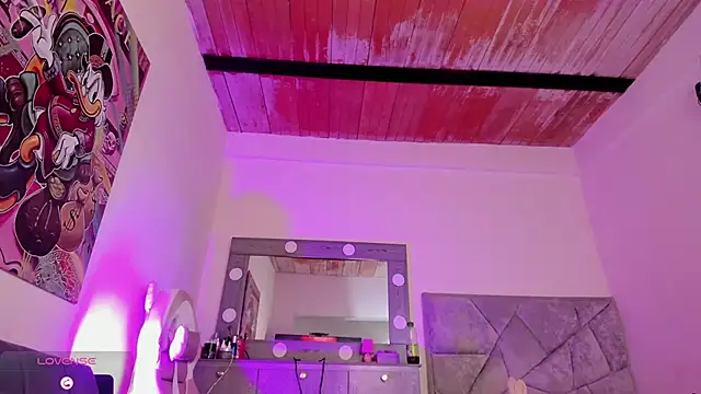 Snapshot of Sweet_Cinthia chatting on December 16, 5:51 pm Sweet Cinthia online show from December 16, 5:51 pm