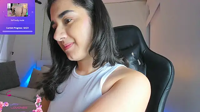 annadu011 online show from February 13, 7:10 pm