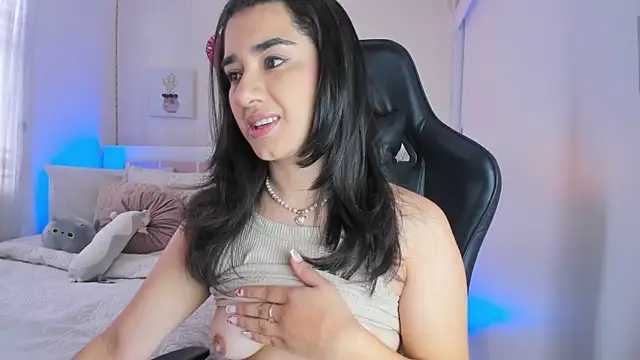 annadu011 online show from March 17, 2:23 pm