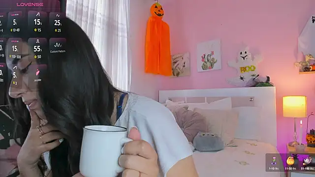 annadu011 online show from October 12, 2:38 pm