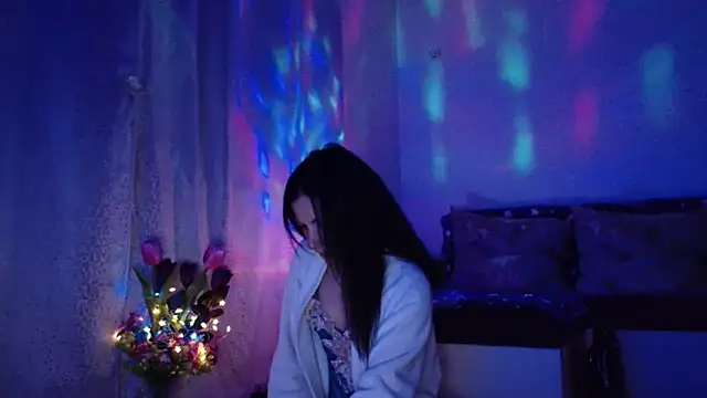 Snapshot of ElysaSun chatting on February 14, 12:19 am ElysaSun online show from February 14, 12:19 am