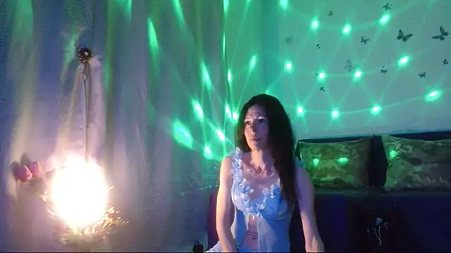 ElysaSun online show from April 19, 6:10 pm