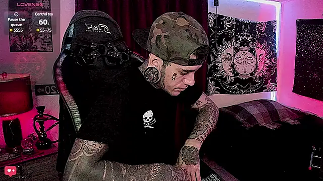 Snapshot of josh__ackerman chatting on January 2, 10:48 am josh ackerman online show from January 2, 10:48 am