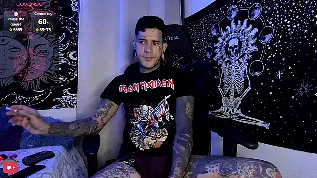 Snapshot of josh__ackerman chatting on January 25, 1:32 am josh ackerman online show from January 25, 1:32 am