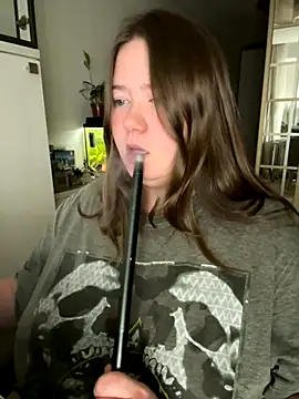 Snapshot of remirann_ chatting on December 6, 8:51 pm remirann online show from December 6, 8:51 pm