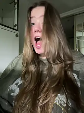 Snapshot of remirann_ chatting on December 19, 7:51 pm remirann online show from December 19, 7:51 pm