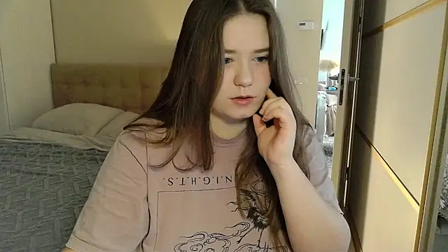 Snapshot of remirann_ chatting on March 8, 5:59 am remirann online show from March 8, 5:59 am