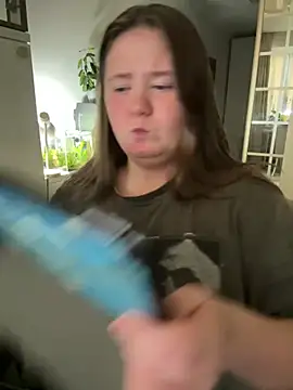 Snapshot of remirann_ chatting on March 18, 3:53 pm remirann online show from March 18, 3:53 pm