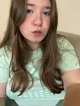 Snapshot of remirann_ chatting on September 11, 3:56 pm remirann online show from September 11, 3:56 pm