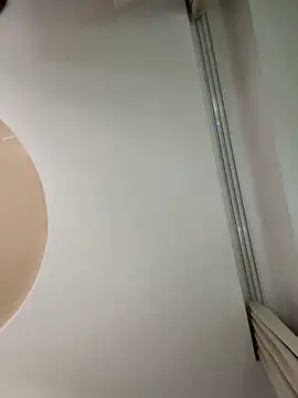 Snapshot of remirann_ chatting on September 25, 6:33 pm remirann online show from September 25, 6:33 pm