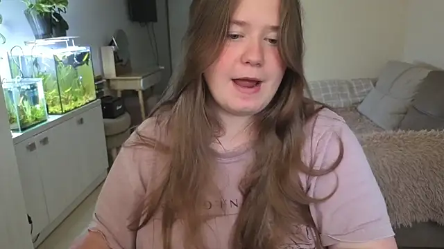 Snapshot of remirann_ chatting on October 6, 11:29 am remirann online show from October 6, 11:29 am