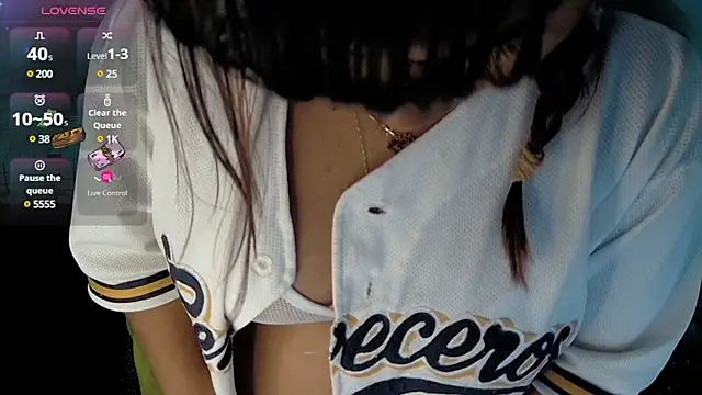 Snapshot of kiarybell__ chatting on December 11, 9:09 am kiarybell online show from December 11, 9:09 am