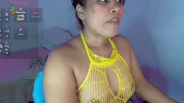 Snapshot of kiarybell__ chatting on February 3, 3:09 am kiarybell online show from February 3, 3:09 am