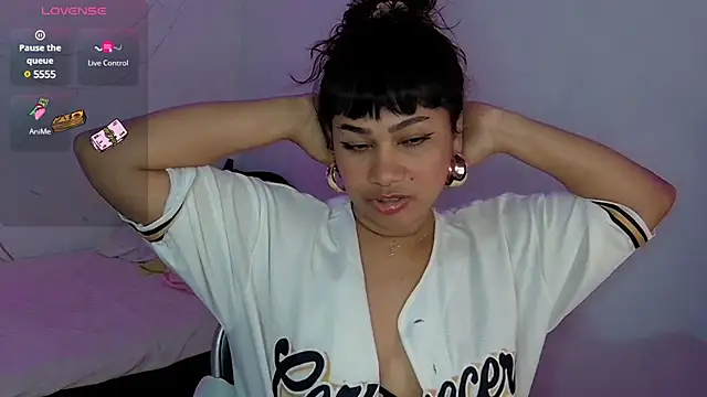 Snapshot of kiarybell__ chatting on February 23, 3:24 am kiarybell online show from February 23, 3:24 am