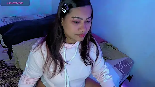 Snapshot of kiarybell__ chatting on October 24, 4:53 am kiarybell online show from October 24, 4:53 am