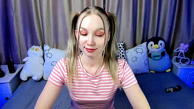 Snapshot of LilyStarlight chatting on December 9, 6:55 am LilyStarlight online show from December 9, 6:55 am
