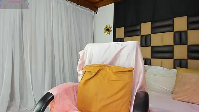 Snapshot of BarbieKano chatting on October 17, 11:51 pm BarbieKano online show from October 17, 11:51 pm