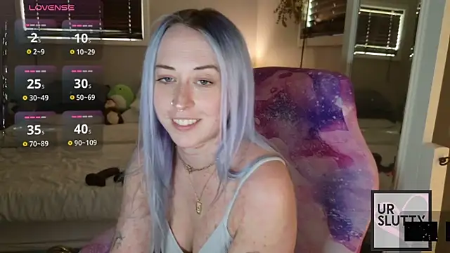 Snapshot of ursluttygf chatting on May 21, 3:41 pm ursluttygf online show from May 21, 3:41 pm