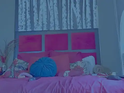 Snapshot of MissParis26 chatting on October 16, 9:43 am MissParis26 online show from October 16, 9:43 am