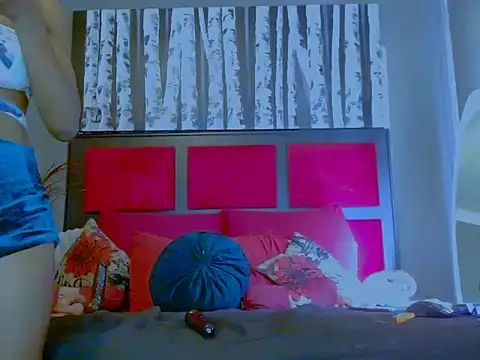 Snapshot of MissParis26 chatting on October 25, 2:13 pm MissParis26 online show from October 25, 2:13 pm