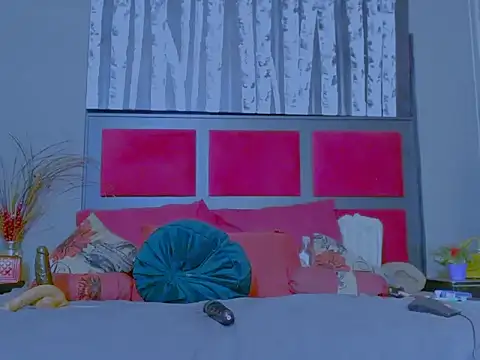 Snapshot of MissParis26 chatting on November 7, 8:53 pm MissParis26 online show from November 7, 8:53 pm