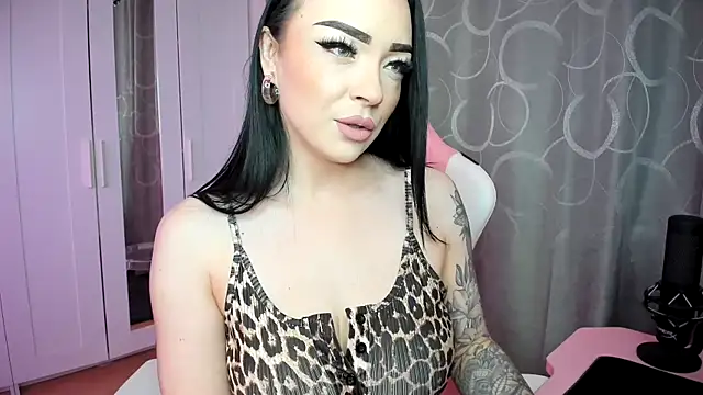 na dolli online show from April 12, 2:00 pm