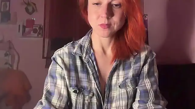 Nikky Divine online show from December 5, 8:05 pm