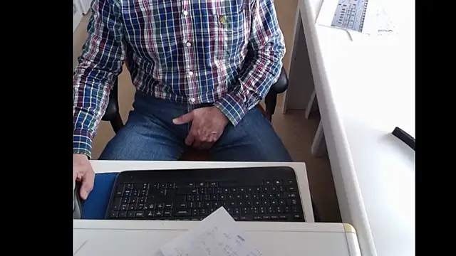 dutchpornking online show from March 4, 8:24 am