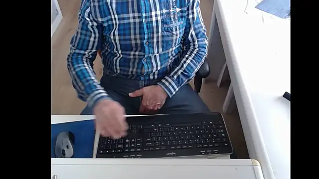 dutchpornking online show from March 9, 8:40 am