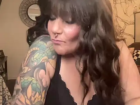 Snapshot of Xoxobigbooty chatting on December 12, 12:59 am Xoxobigbooty online show from December 12, 12:59 am