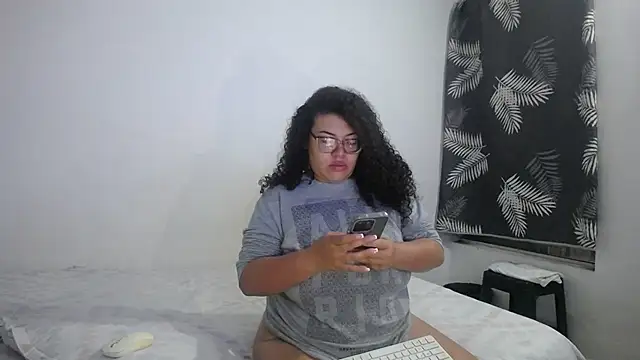 mabigomez00 online show from April 15, 9:16 am