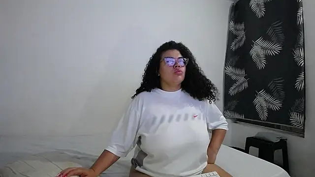 mabigomez00 online show from April 21, 9:37 am