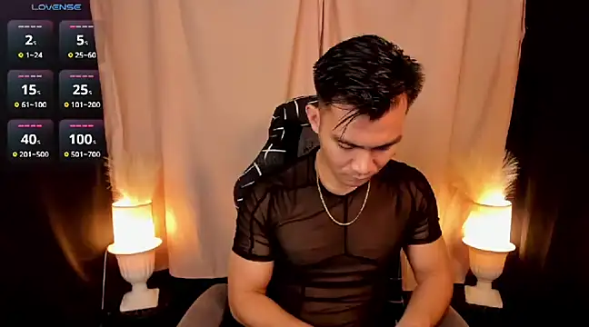 Snapshot of 000batman000 chatting on February 4, 1:27 pm 000batman000 online show from February 4, 1:27 pm