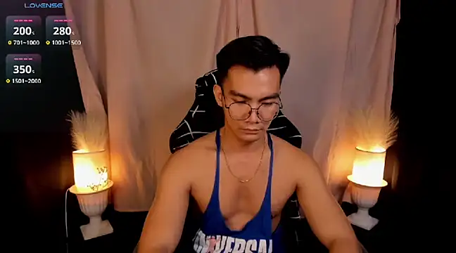 Snapshot of 000batman000 chatting on February 7, 4:14 pm 000batman000 online show from February 7, 4:14 pm