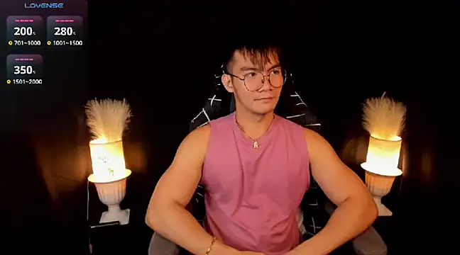 Snapshot of 000batman000 chatting on February 28, 1:03 pm 000batman000 online show from February 28, 1:03 pm