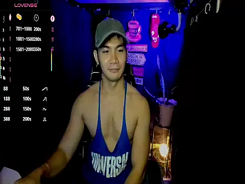 Snapshot of 000batman000 chatting on February 3, 12:43 pm 000batman000 online show from February 3, 12:43 pm