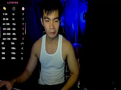 Snapshot of 000batman000 chatting on February 20, 1:22 pm 000batman000 online show from February 20, 1:22 pm