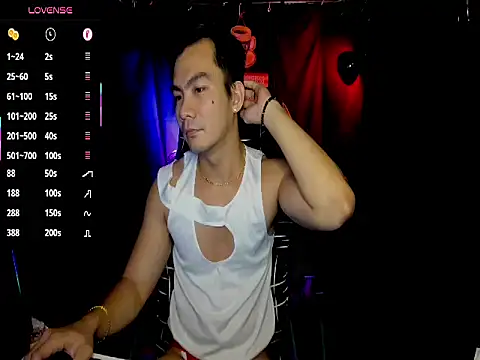 Snapshot of 000batman000 chatting on March 4, 2:23 pm 000batman000 online show from March 4, 2:23 pm