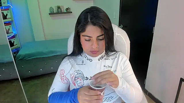 Catalinaa martinez online show from December 5, 10:34 pm