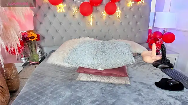 Snapshot of Kaitlyn_Brwon chatting on February 16, 6:43 am Kaitlyn Brwon online show from February 16, 6:43 am