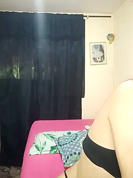 Snapshot of iamemmablake chatting on November 16, 5:29 pm iamemmablake online show from November 16, 5:29 pm