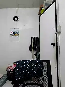 Snapshot of MissKitty31 chatting on January 22, 2:04 am MissKitty31 online show from January 22, 2:04 am